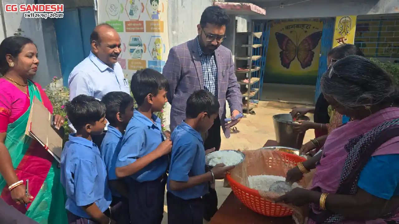 महासमुंद : कलेक्टर लंगेह ने बागबाहरा अंतर्गत संचालित पीएमश्र... - CG Sandesh