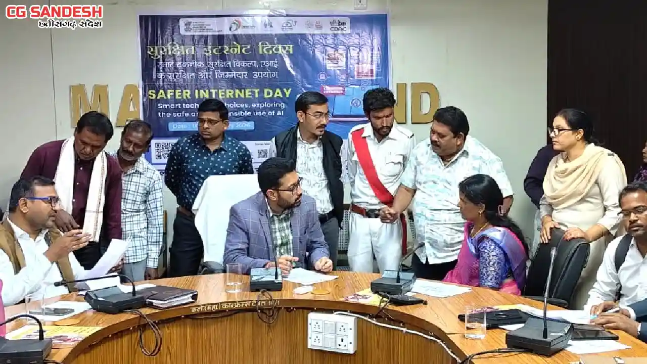 महासमुंद : कलेक्टर लंगेह ने जन चौपाल में सुनी लोगों की समस्य... - CG Sandesh