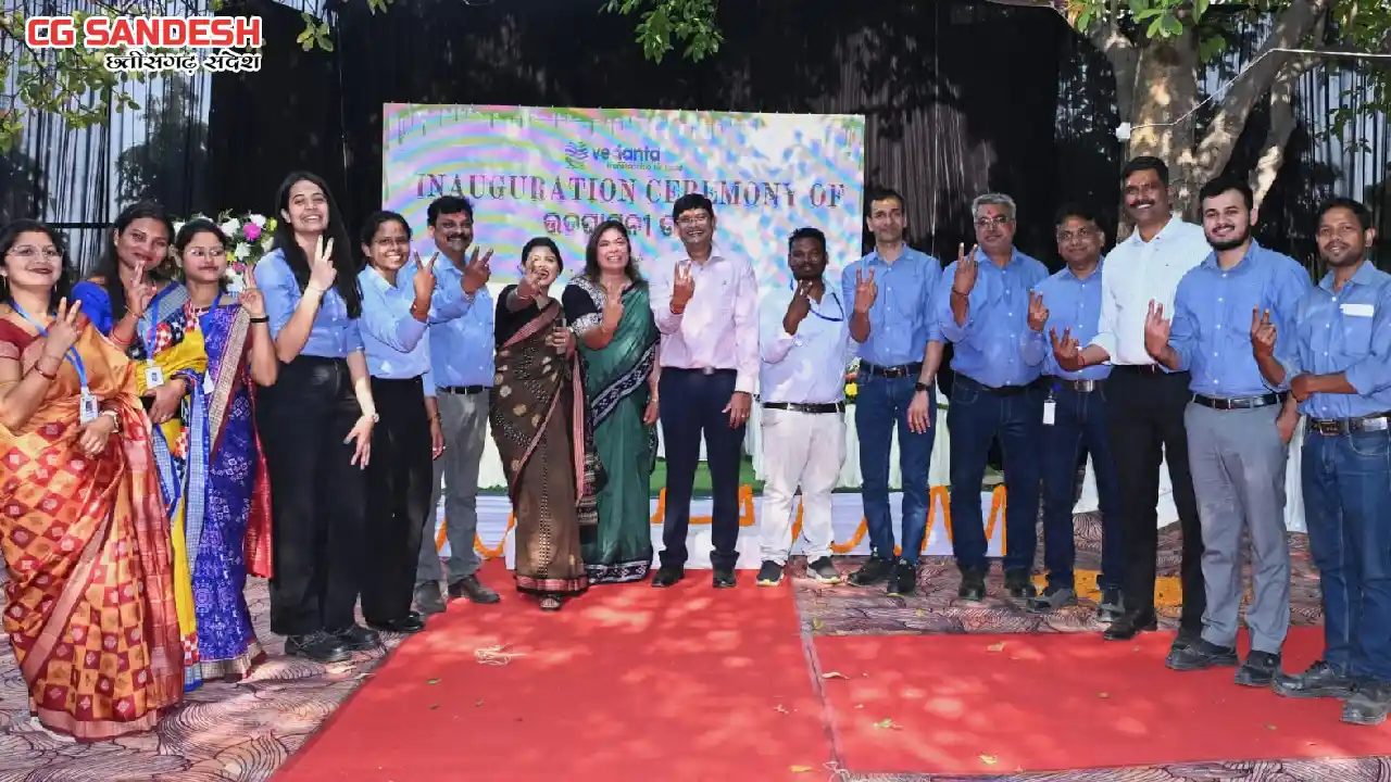 वैज्ञानिक मधुमक्खी-पालन के माध्यम से 500 से अधिक किसानों को ... - CG Sandesh