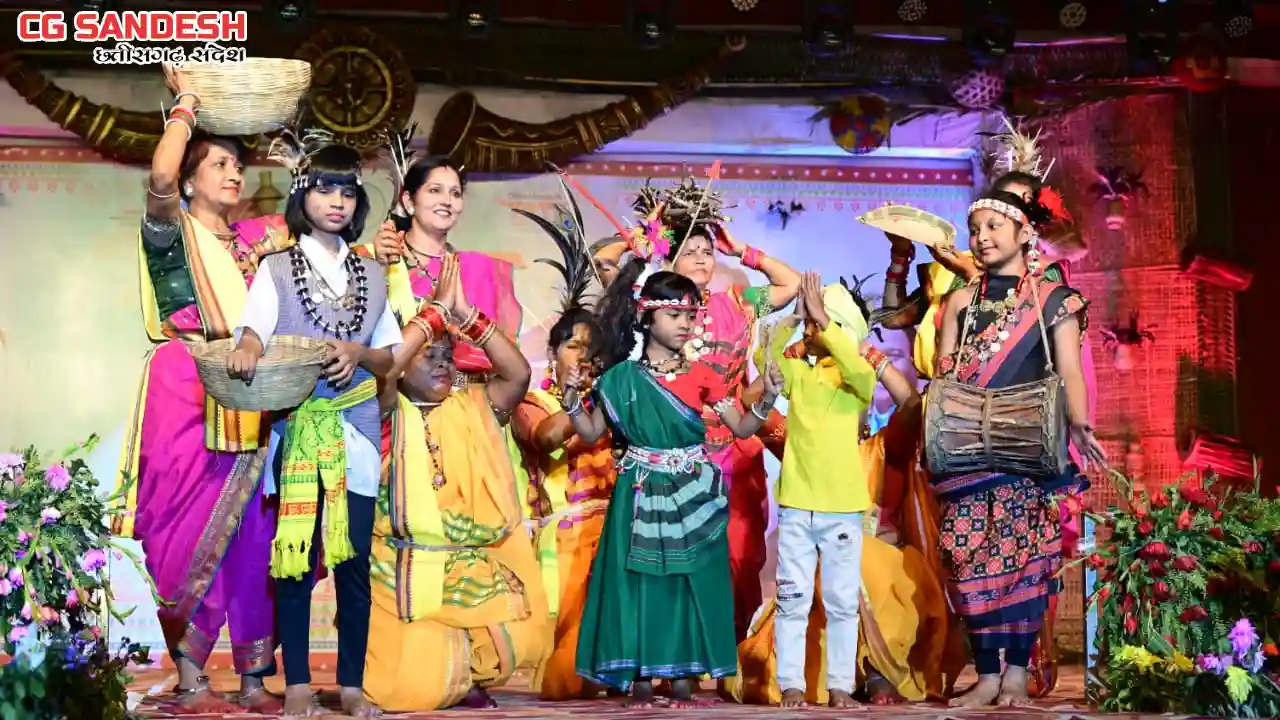 CG : राजधानी में जनजातीय समाज का रैंप शो में दिखा उत्साह - CG Sandesh