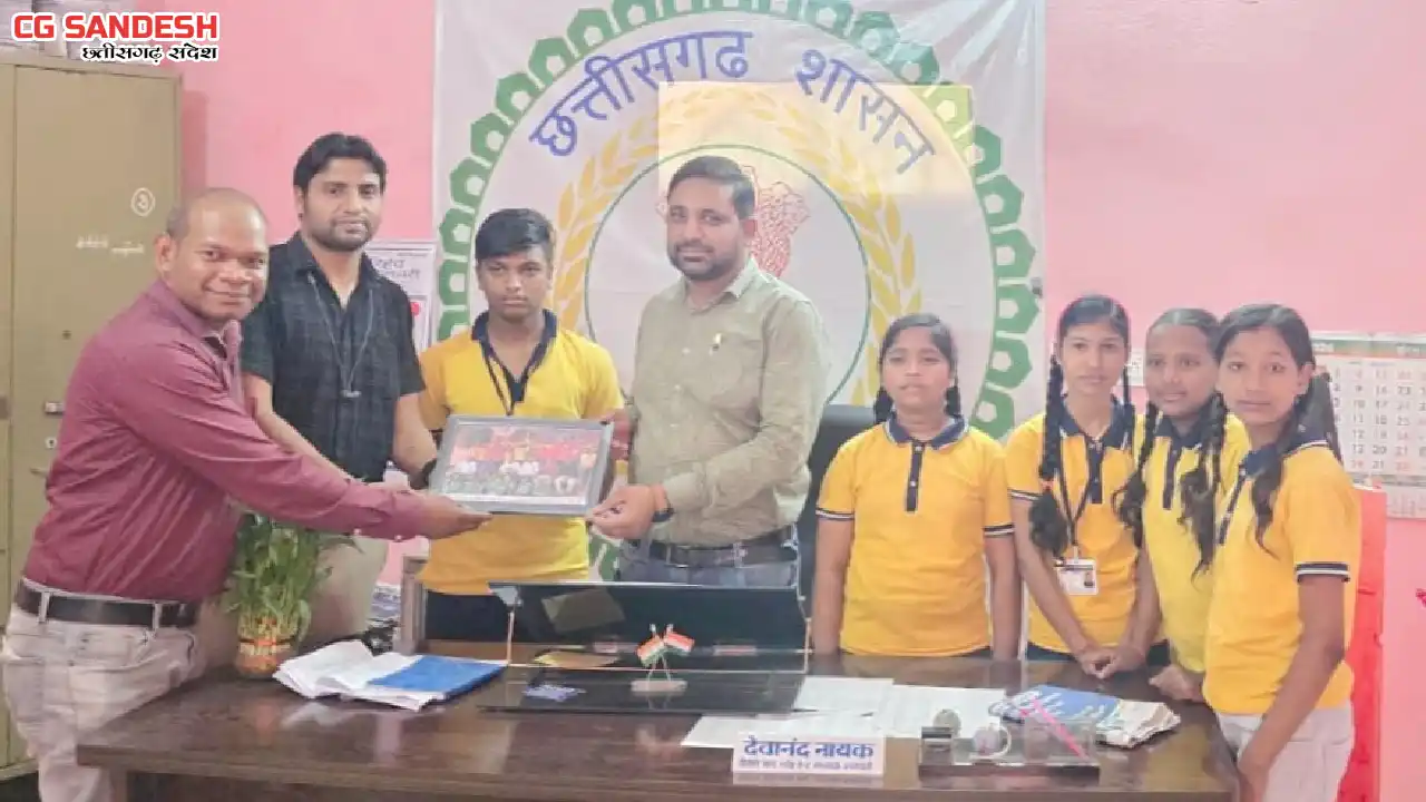बागबाहरा : संकुल स्तरीय बैठक में छात्रहित से जुड़े मुद्दों प... - CG Sandesh