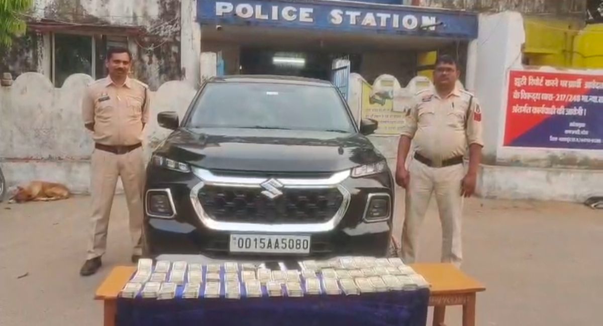 महासमुंद पुलिस की बड़ी कार्रवाई, चेकिंग के दौरान कार से 25 ल... - CG Sandesh