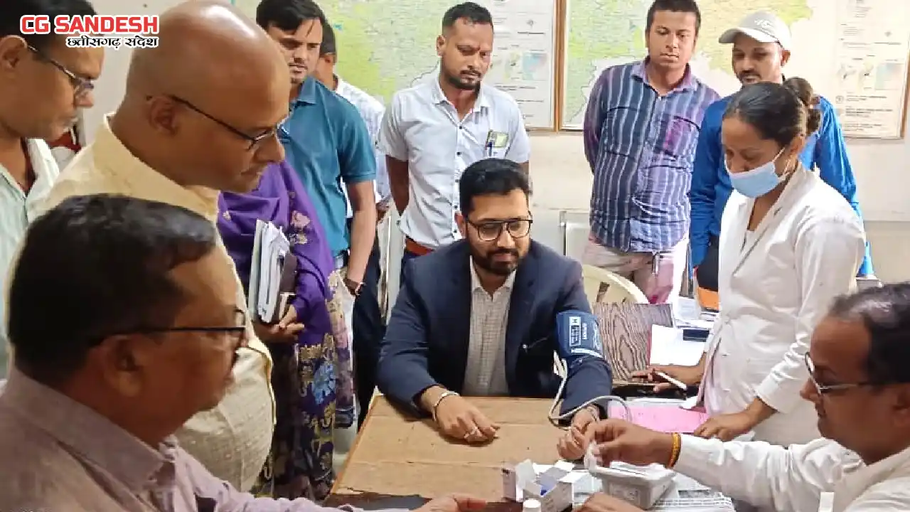 महासमुंद : कलेक्टर ने कराया अपना हेल्थ चेकअप - CG Sandesh