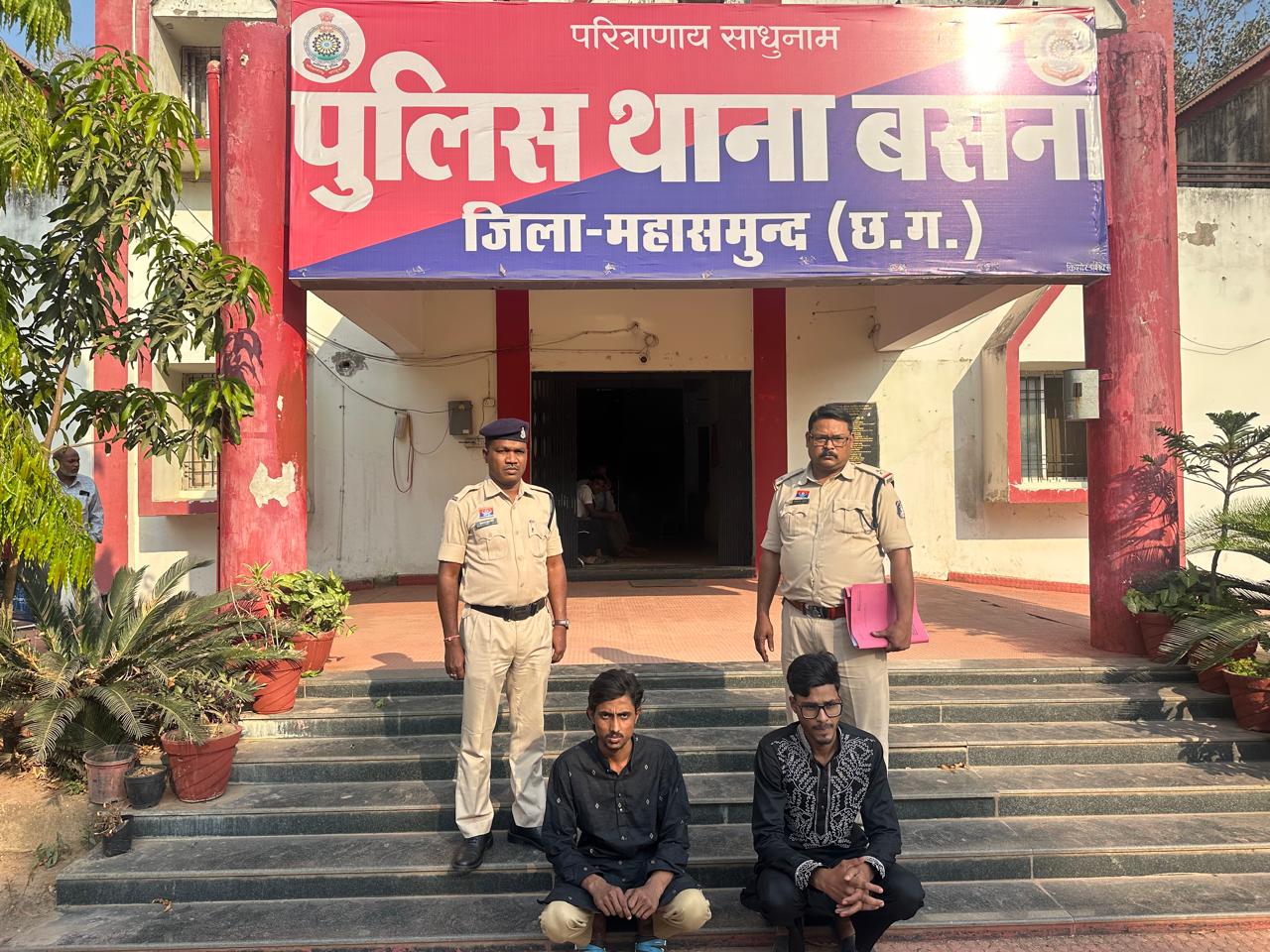 बसना : वाहन चेकिंग के दौरान गुजरात के दो आरोपियों से 23 किलो... - CG Sandesh