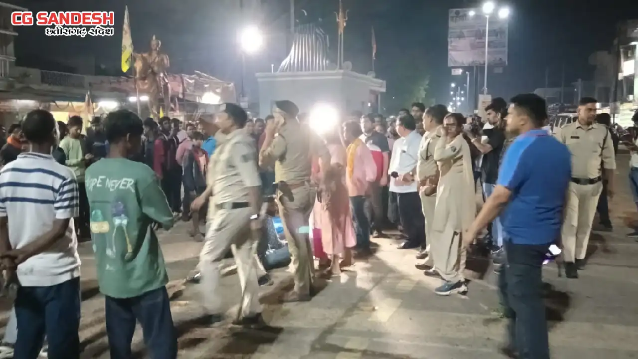 बसना : पुलिस पर अपराध दर्ज नहीं करने का आरोप ! चौराहे पर शव ... - CG Sandesh