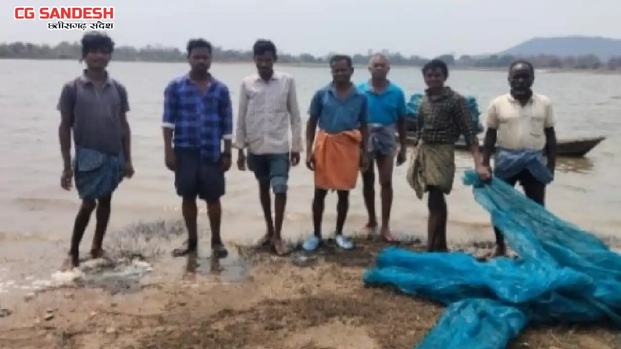 बसना : मछली पालन से समिति को हो रही लाखों की आय - CG Sandesh
