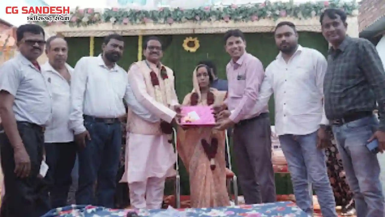 सरायपाली : ग्राम कुटेला में सेवानिवृत्ति पर अभिनंदन समारोह आ... - CG Sandesh