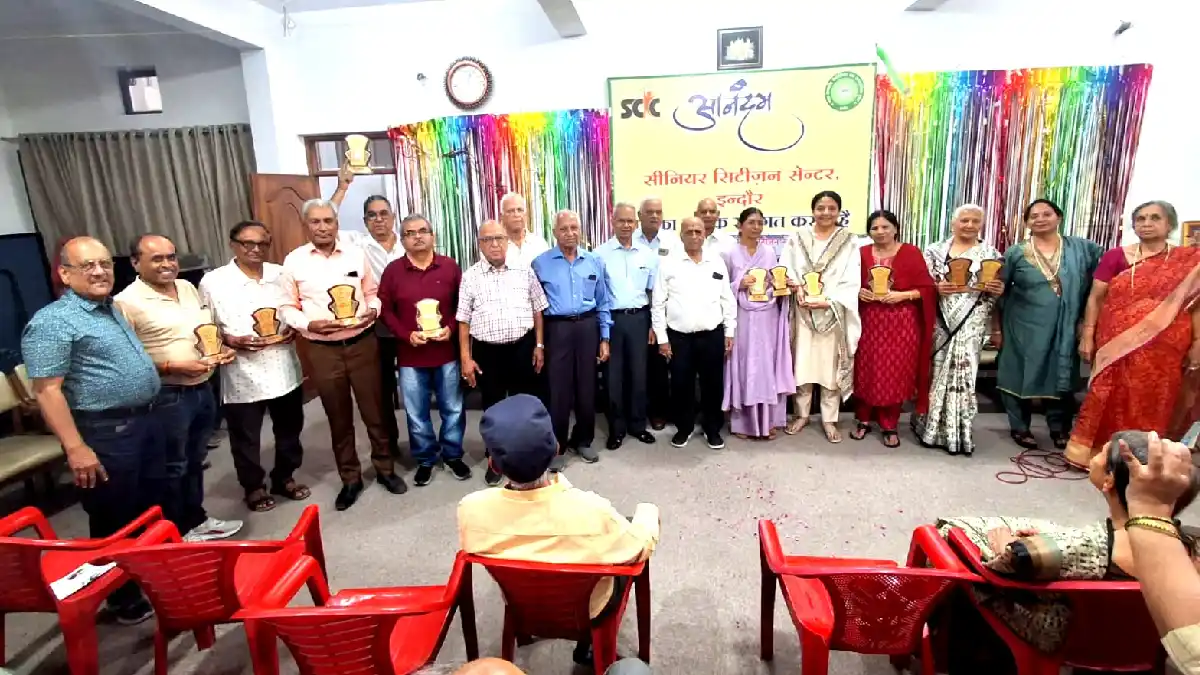 आनंदम सीनियर सिटीज़न सेंटर में कैरम प्रतियोगिता का उत्साहपूर्... - CG Sandesh
