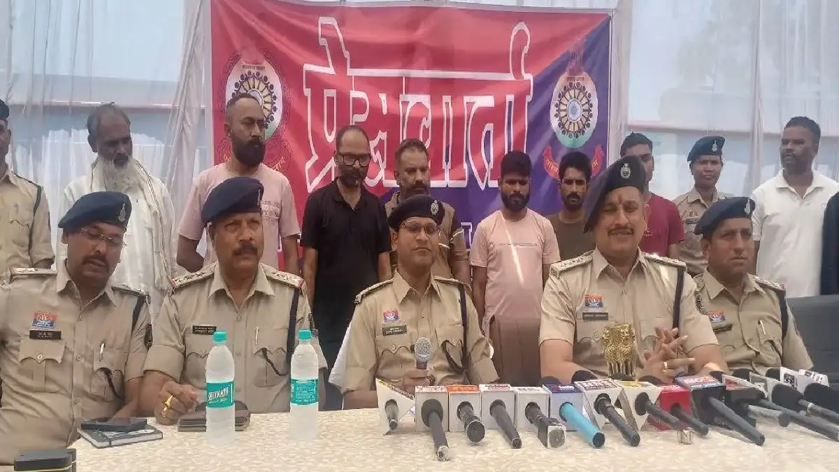 CG : खुद को बीमा एजेंट बताकर वसूलते थे पैसे, 7 गिरफ्तार - CG Sandesh