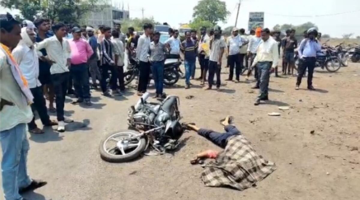 CG : हाइवा बैक करने के दौरान चपेट में आया बाइक सवार युवक, मौ... - CG Sandesh