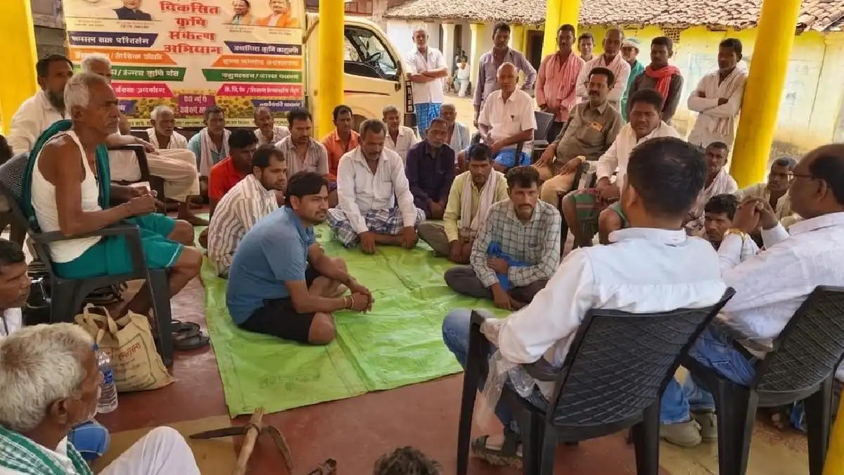 महासमुंद : ग्राम पंचायतों किसान रथ के माध्यम से किसानों को क... - CG Sandesh