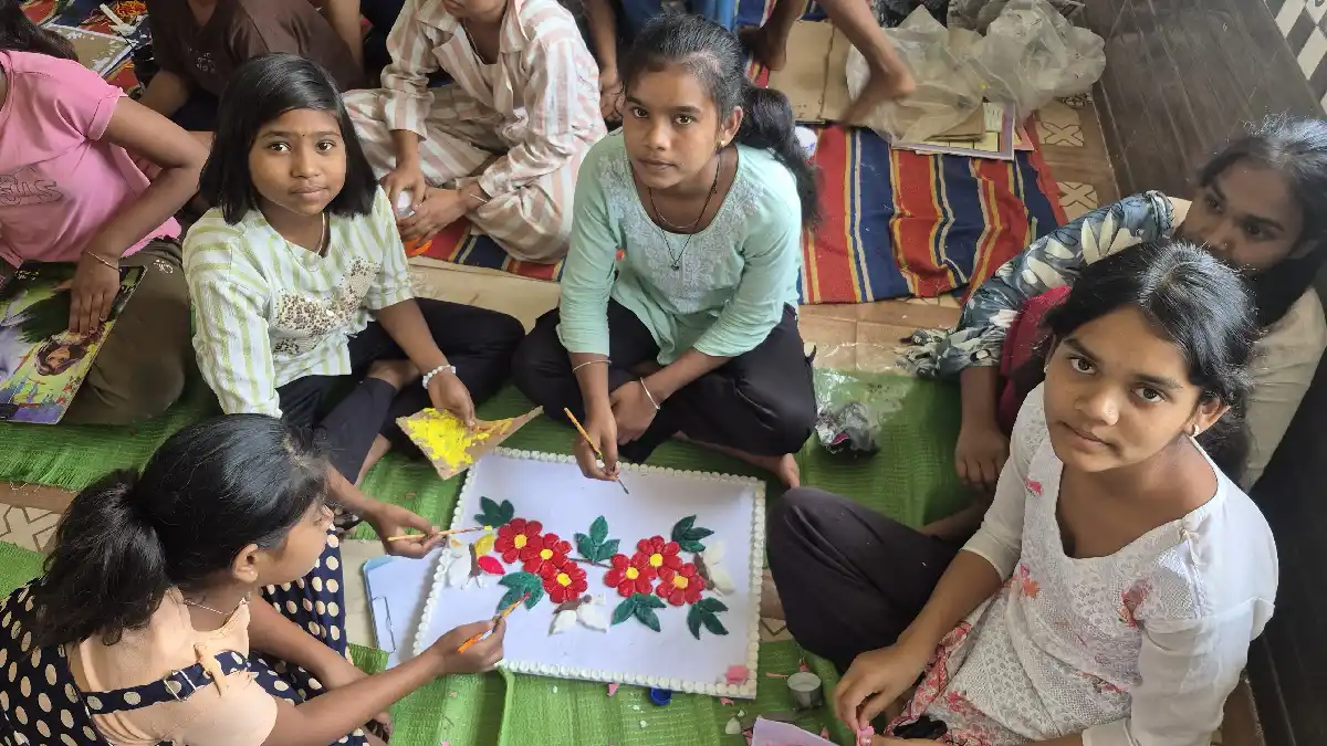 बसना : समर क्लास से संवर रहा बेटियों का भविष्य, बंसुला कस्तू... - CG Sandesh