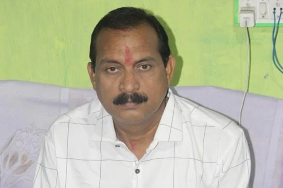 CG : सुशासन तिहार शिविर में 40 हजार की रिश्वत लेते BEO ऑफिस ... - CG Sandesh