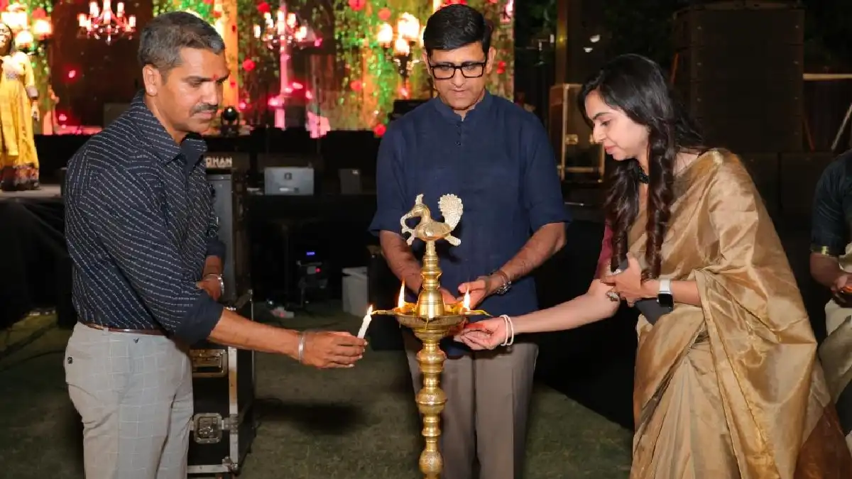 हजारों लोगों की उपस्थिति में अध्यात्म, संगीत और साउंड हीलिंग... - CG Sandesh