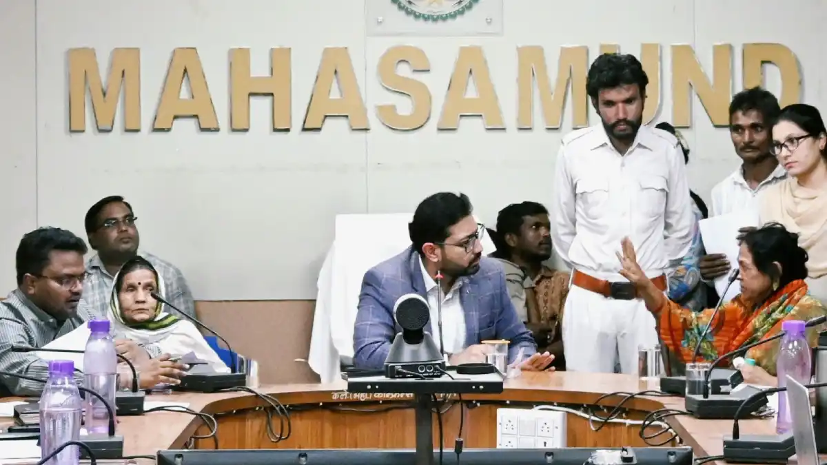 महासमुंद : कलेक्टर लंगेह ने जनदर्शन में सुनी लोगों की समस्या... - CG Sandesh