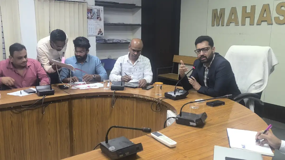 महासमुंद :  कलेक्टर ने ली पेट्रोल पंप संचालकों की बैठक, मोटर... - CG Sandesh