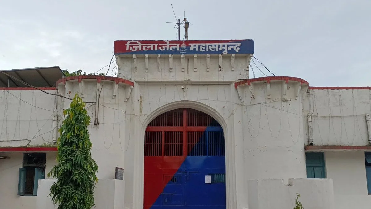 महासमुंद : बंदी के साथ मारपीट की खबर को जेल अधीक्षक ने बताया... - CG Sandesh