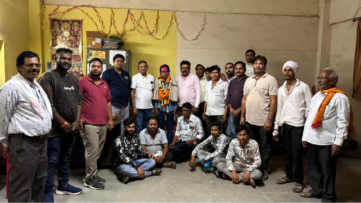 CG : 38 वर्षों की सेवा के बाद सेवानिवृत्त हुए विद्युत लाईनमै... - CG Sandesh