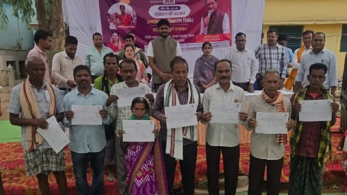 बसना : समाधान शिविर में उमड़ी ग्रामीणों की भीड़, 629 आवेदन प... - CG Sandesh