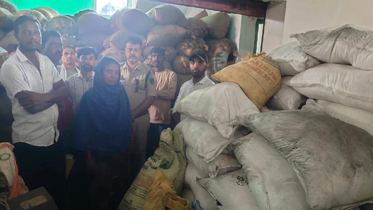 खैरागढ़ में कृषि विभाग की बड़ी कार्रवाई, 600 बोरी संदिग्ध खा... - CG Sandesh