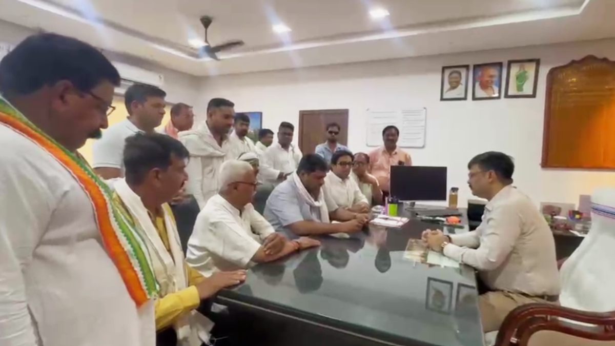 बिगड़ती कानून व्यवस्था के खिलाफ कांग्रेस का प्रदर्शन, आईजी क... - CG Sandesh