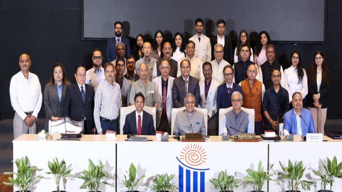 चुनाव आयोग ने कानूनी रणनीति को किया मजबूत, वकीलों के साथ हुई... - CG Sandesh