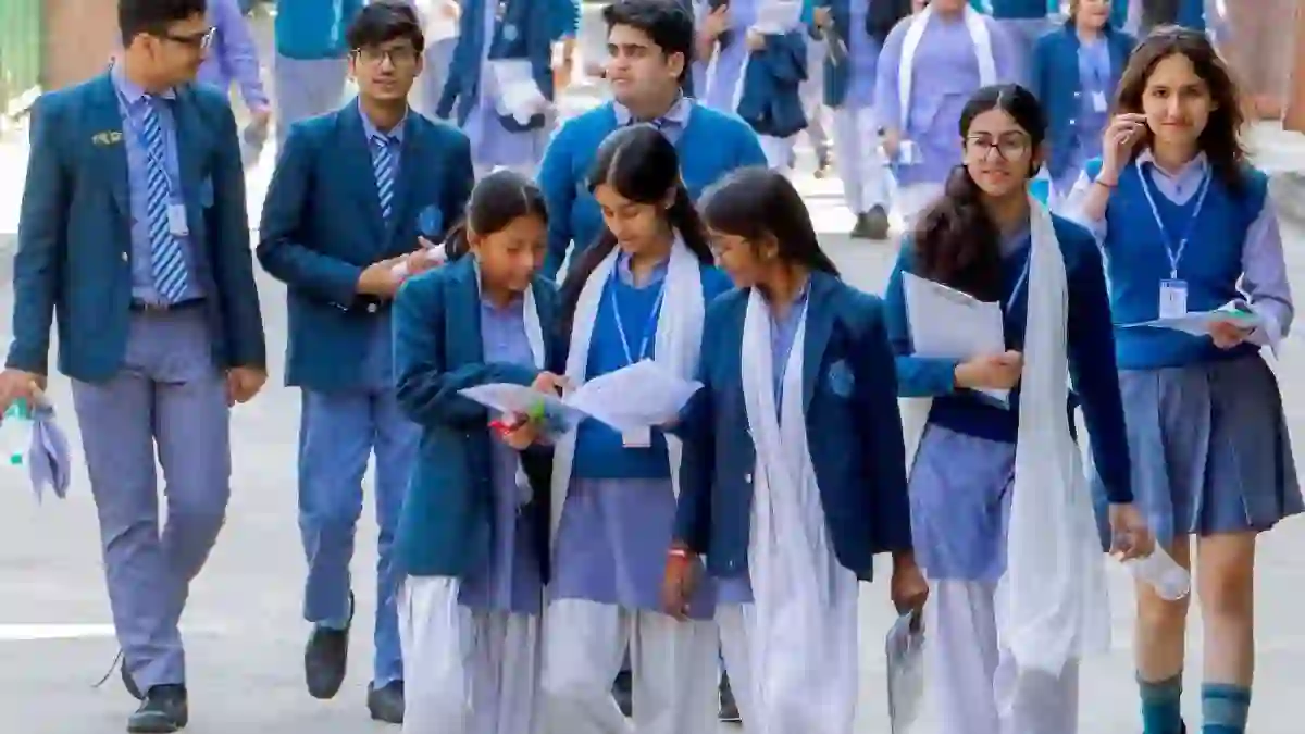 9वीं के विद्यार्थियों के लिए 3 भाषाओं का अध्ययन अनिवार्य - CG Sandesh
