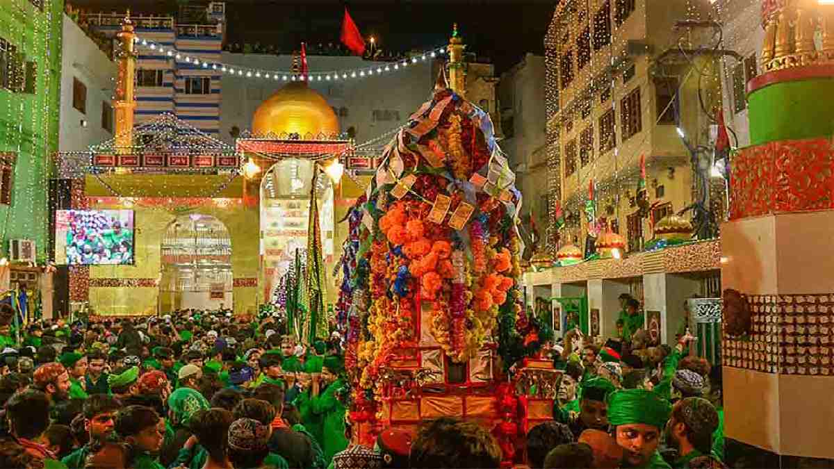 आस्था और भाईचारे का संदेश लेकर निकले ताजिया जुलूस, शांतिपूर्... - CG Sandesh