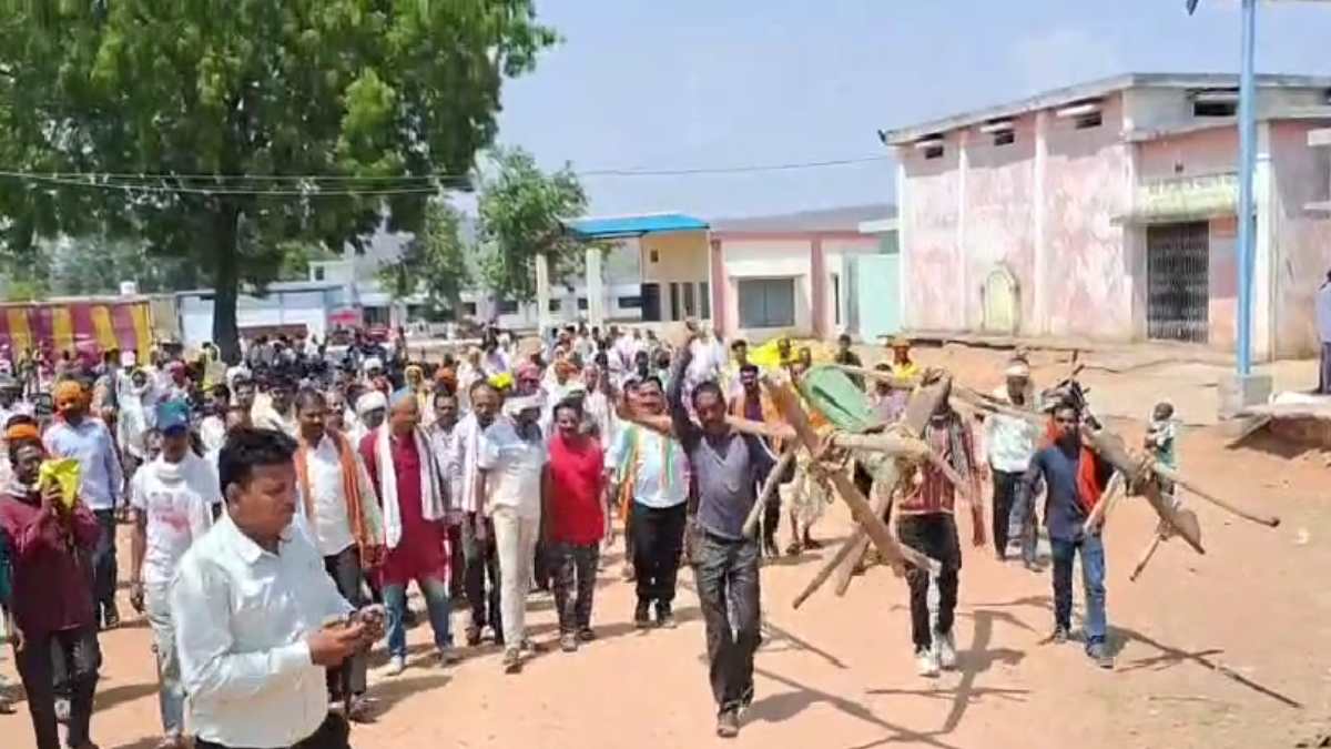 खैरागढ़ : यूरिया-डीएपी की कमी से किसानों का फूटा गुस्सा, पैल... - CG Sandesh