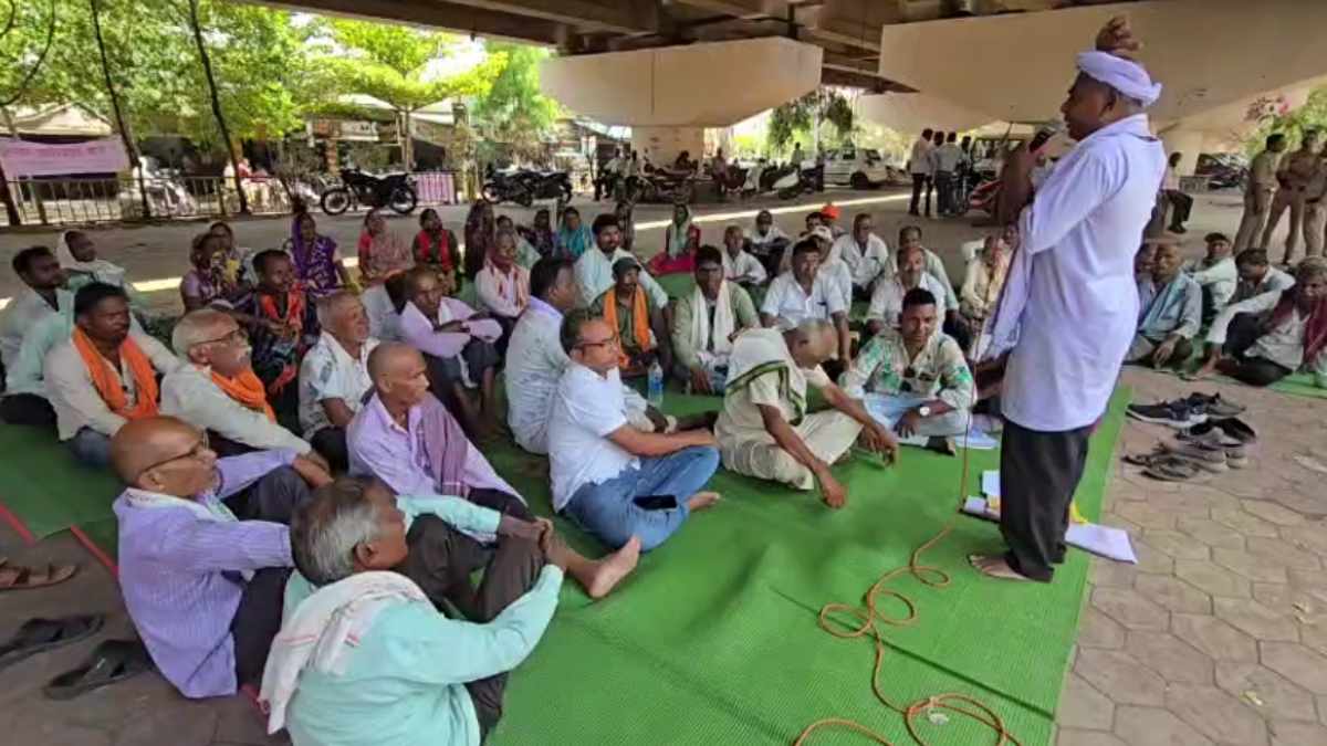 खाद की कमी और समर्थन मूल्य बढ़ोतरी के लाभ की मांग को लेकर कि... - CG Sandesh
