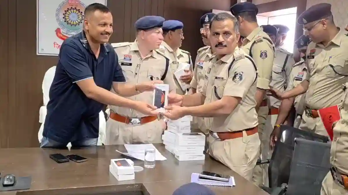 CG : पुलिस तकनीक से हुई लैस, 120 विवेचकों को मिले स्मार्ट मो... - CG Sandesh