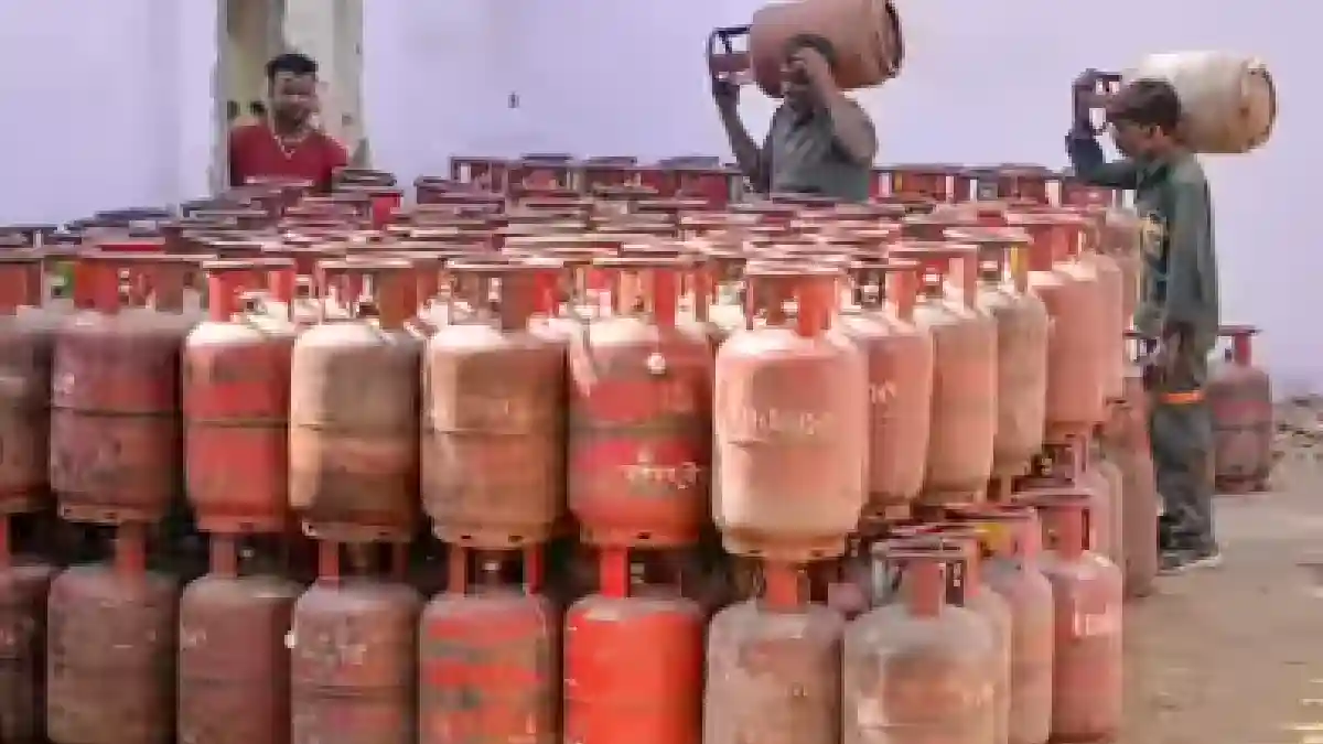 अब बिना रोक के मिलेगी गैस सिलेंडर, सरकार ने हटाया प्रतिबंध - CG Sandesh
