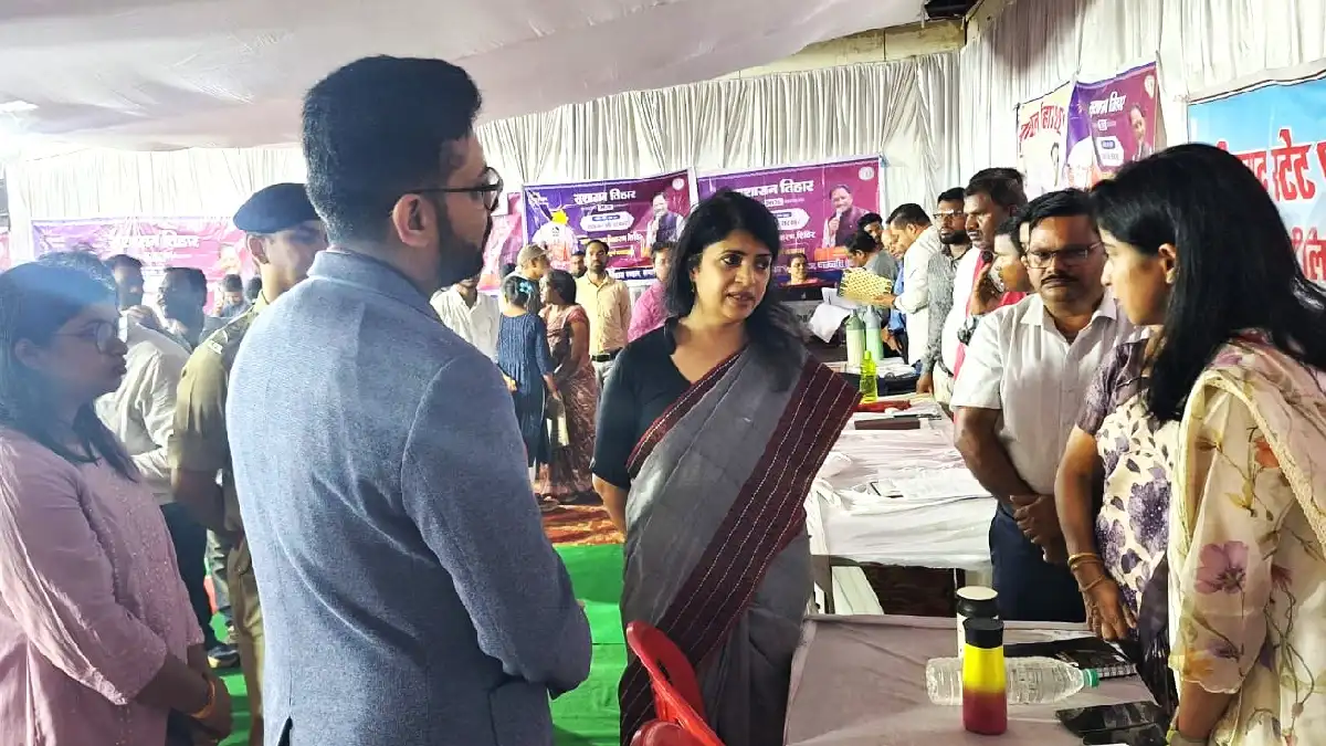 महासमुंद : सुशासन तिहार के अंतिम शिविर में शामिल हुईं प्रमुख... - CG Sandesh