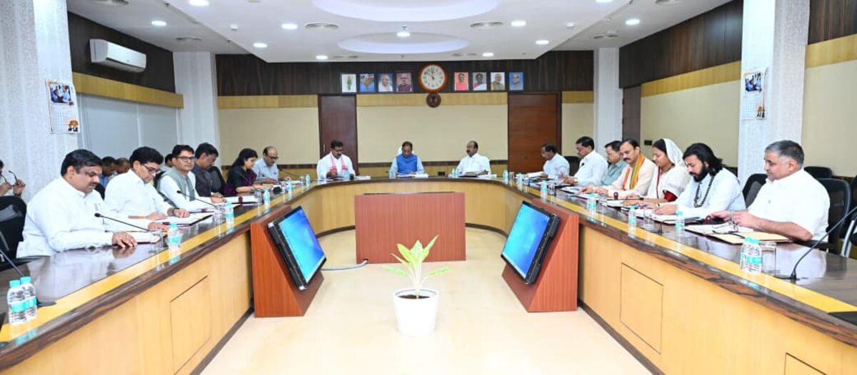 CG ब्रेकिंग: साय कैबिनेट की बैठक संपन्न, ग्रामीणों को 125 दि... - CG Sandesh