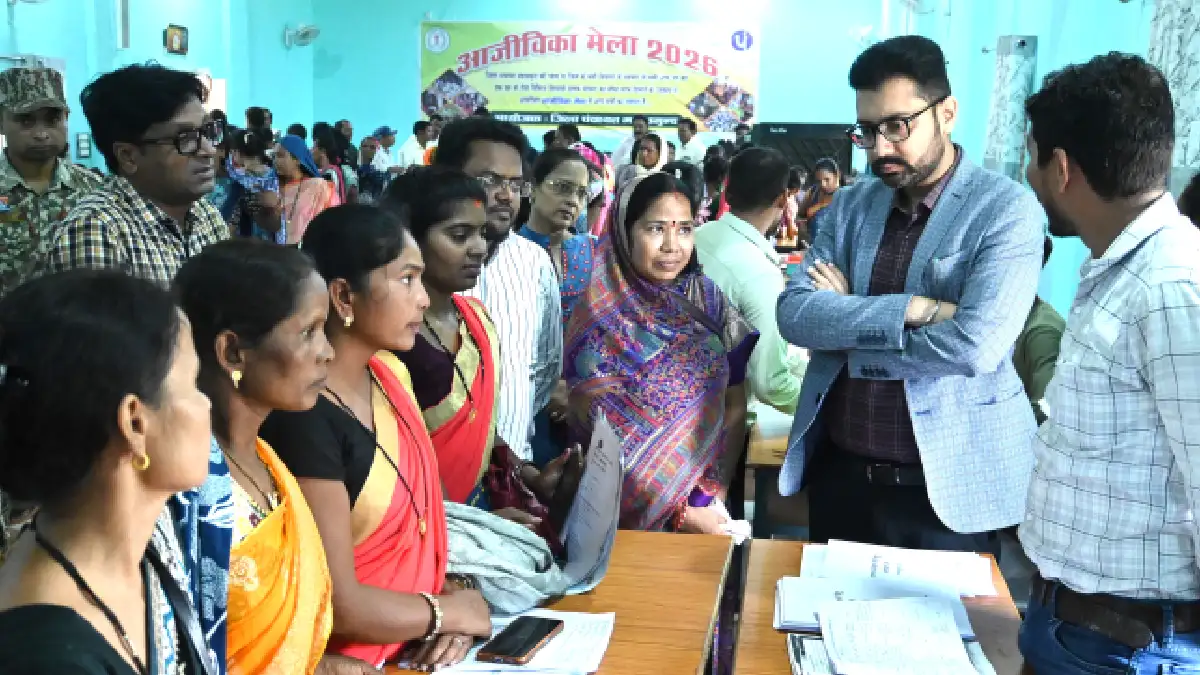 महासमुंद : विभागीय स्टॉलों के माध्यम से हितग्राहियों को मिली रोजगारपरक योजनाओं की जानकारी