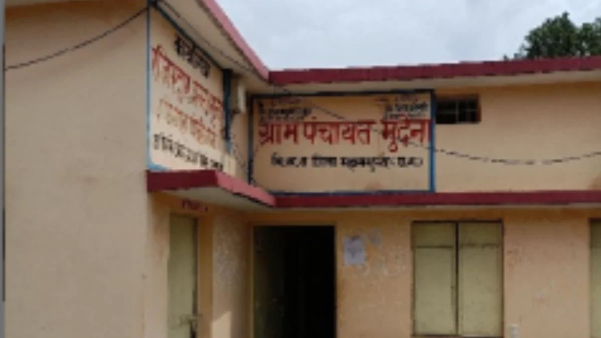 महासमुंद : विकास के संबंध में हो रही चर्चा के बीच उप सरपंच औ... - CG Sandesh