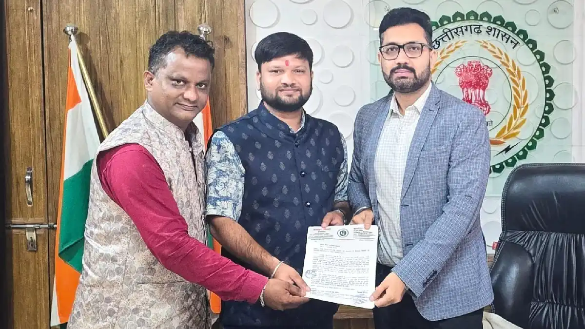 पेयजल समस्या को लेकर कलेक्ट्रेट पहुंचे सभापति प्रकाश सिन्हा - CG Sandesh