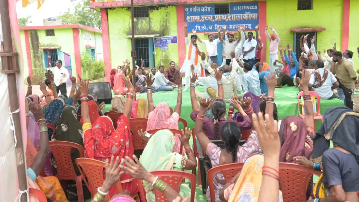 महासमुंद : ग्राम कांपा में विधायक योगेश्वर राजू सिन्हा ने जन... - CG Sandesh