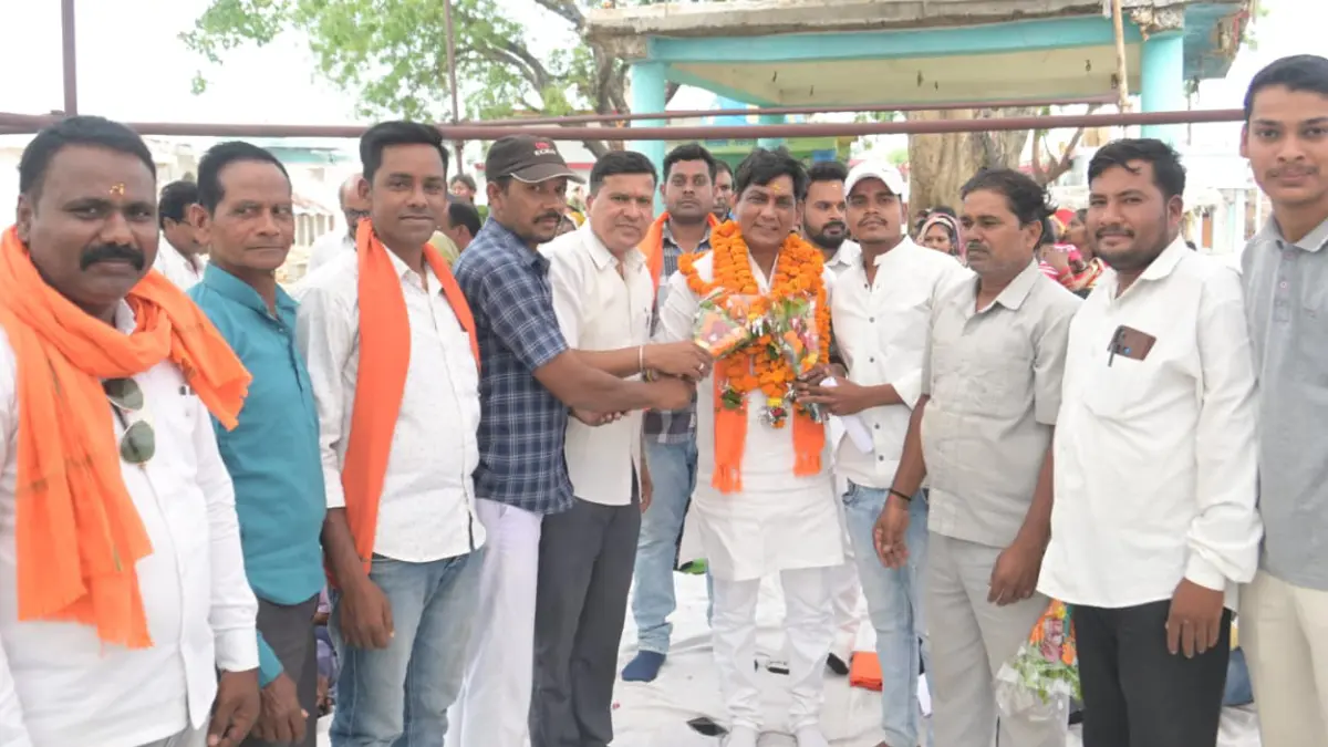 महासमुंद : ग्राम खट्टी में जन चौपाल लगाकर विधायक ने सुनी समस... - CG Sandesh