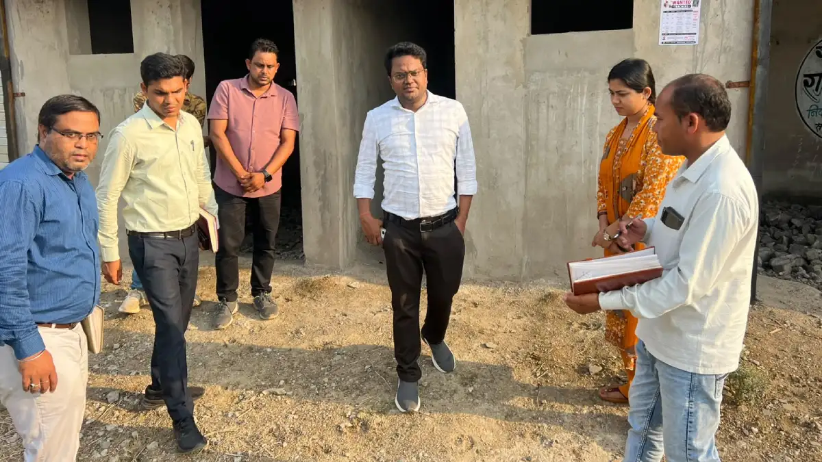 महासमुंद : जिला पंचायत  सीईओ नंदनवार ने किया विकास कार्यों क... - CG Sandesh