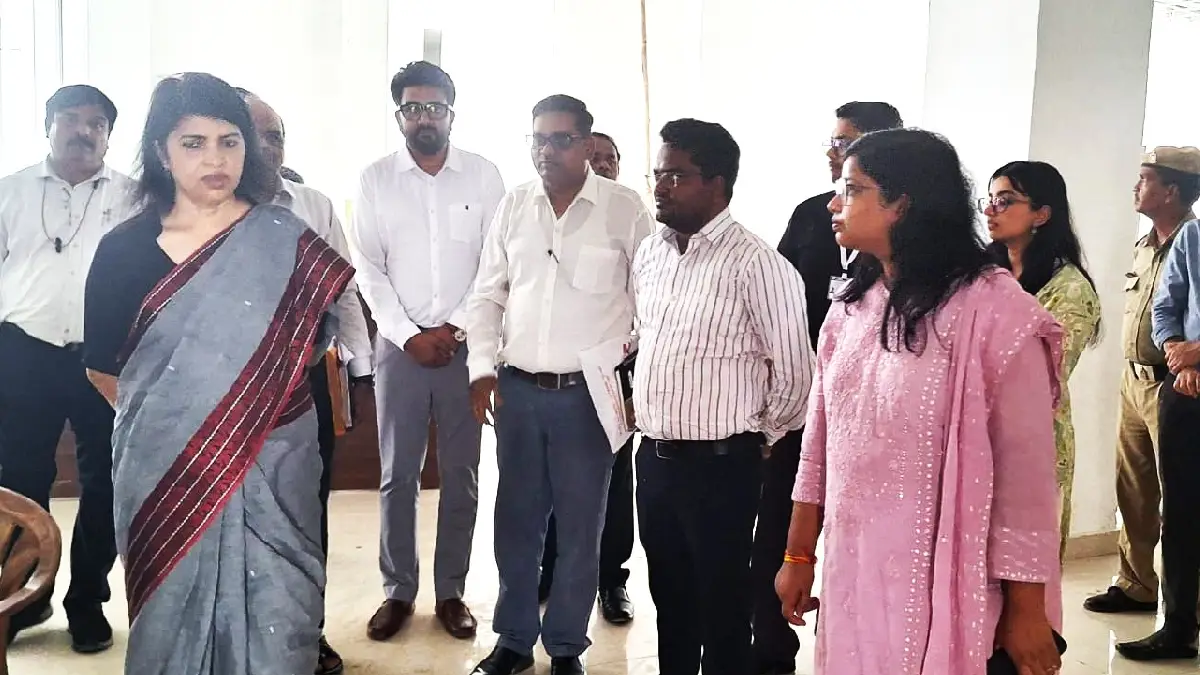 महासमुंद : जिला पुस्तकालय का कार्य शीघ्र पूर्ण कर 15 अगस्त स... - CG Sandesh