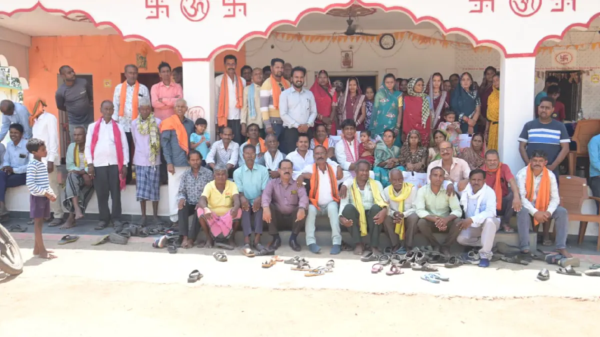 महासमुंद : विधायक योगेश्वर राजू सिन्हा ने ग्राम जीवतरा में ग... - CG Sandesh