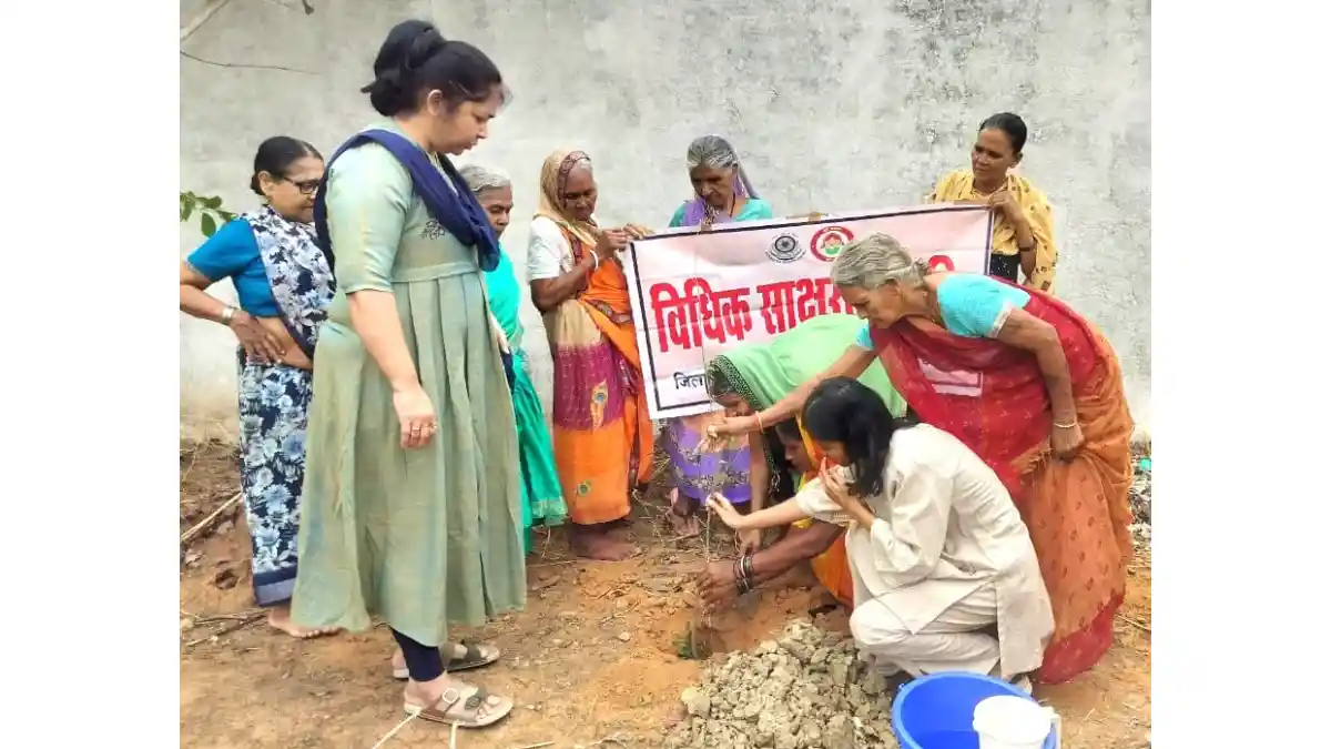 महासमुंद : पर्यावरण दिवस के अवसर पर न्यायाधीशों द्वारा किया ... - CG Sandesh