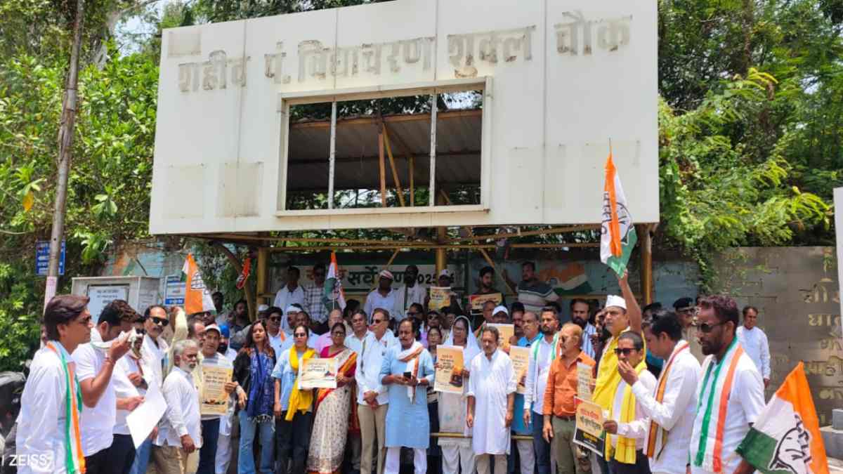 विद्याचरण शुक्ल चौक की बदहाली पर कांग्रेस का विरोध, नेताओं न... - CG Sandesh