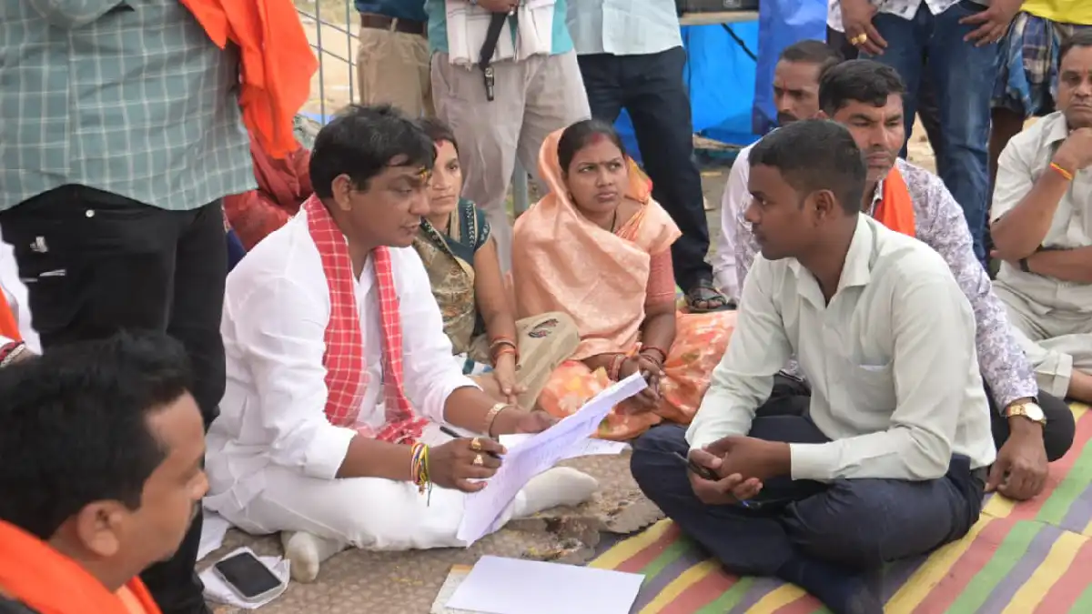 महासमुंद : ग्राम पचरी और नरतोरा में विधायक ने सुनी आमजन की स... - CG Sandesh