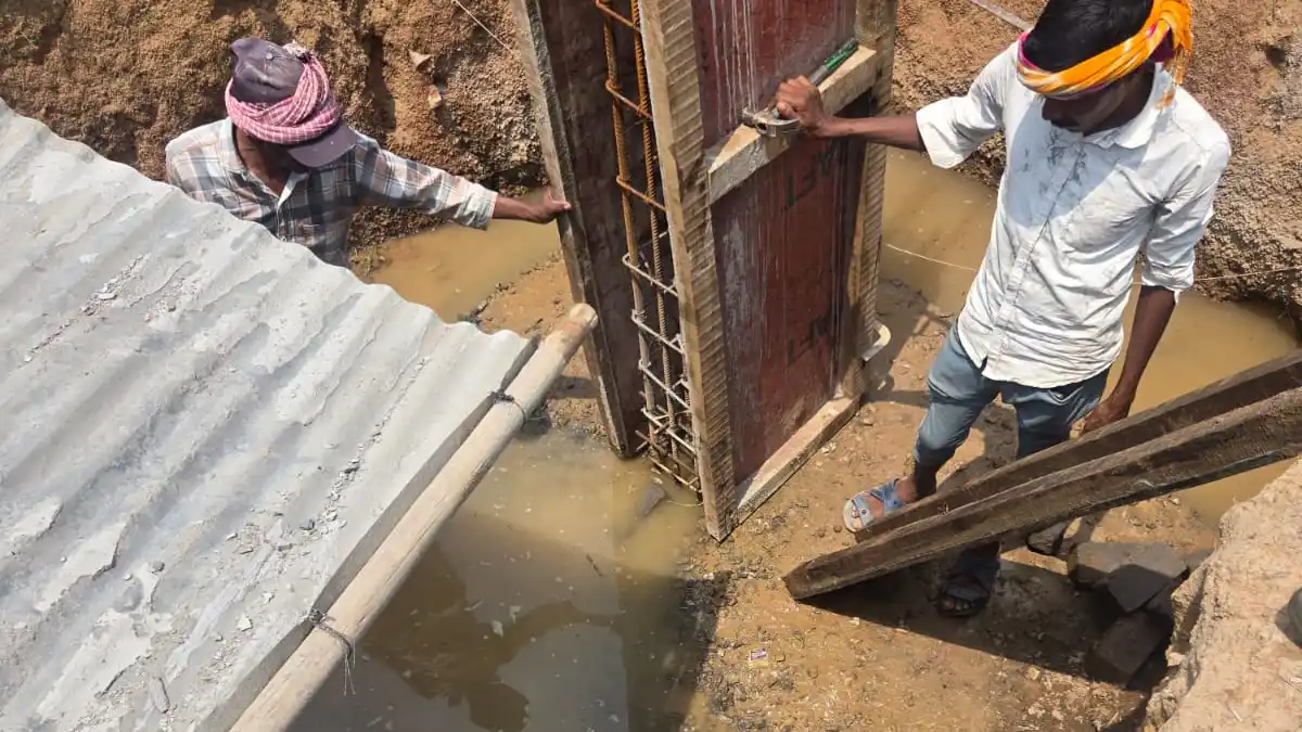 बसना : 4.48 करोड़ के नालंदा परिसर निर्माण की गुणवत्ता पर उठे सवाल, पार्षद ने मांगी उच्च स्तरीय तकनीकी जांच