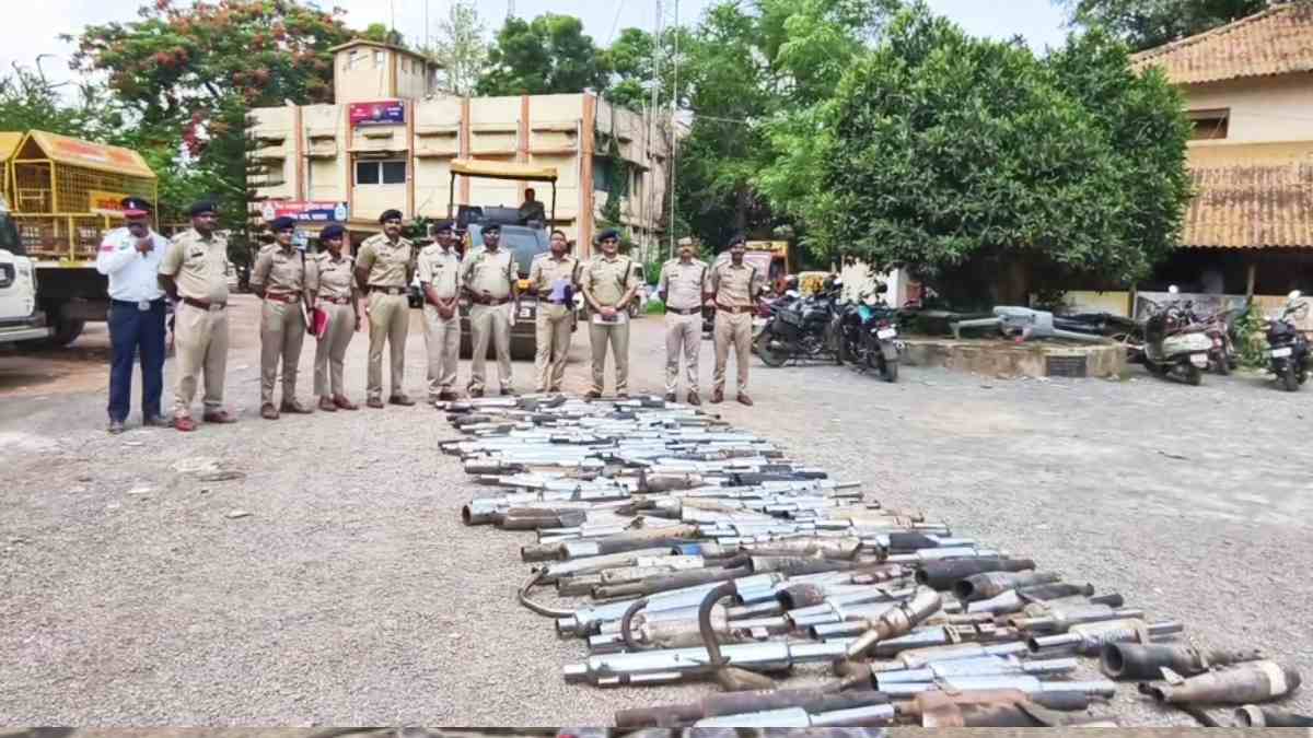 जगदलपुर में पहली बार बस्तर पुलिस की बुलडोजर कार्रवाई, 312 मो... - CG Sandesh