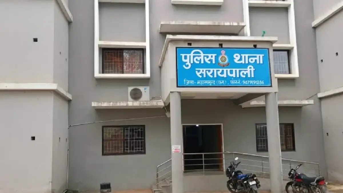सरायपाली : ट्रैक्टर में बैठकर जाते समय गिरकर चक्के में दबने ... - CG Sandesh