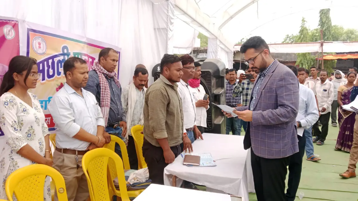 बसना : सिंघनपुर में आयोजित समाधान शिविर में कलेक्टर ने आवेदन... - CG Sandesh