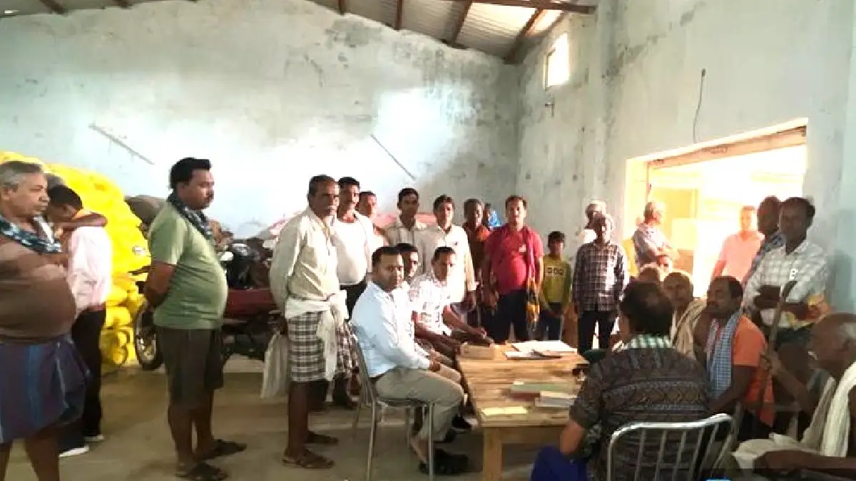 महासमुंद : खेत बचाओ अभियान के तहत कृषकों को कृषि योजनाओं एवं... - CG Sandesh